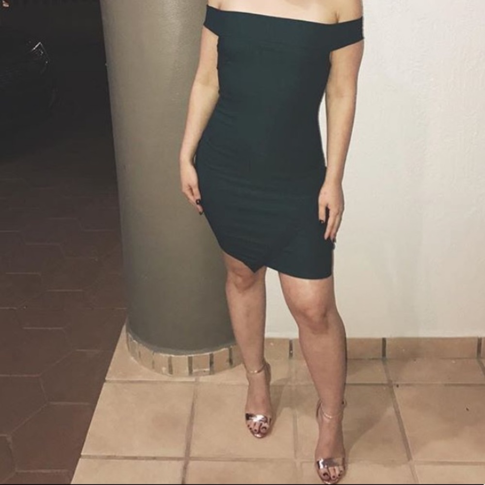Green body con dress